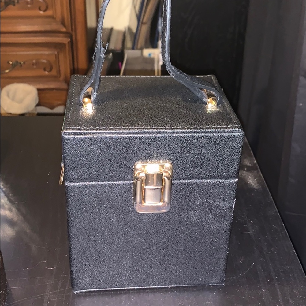 Gently used purse in great condition